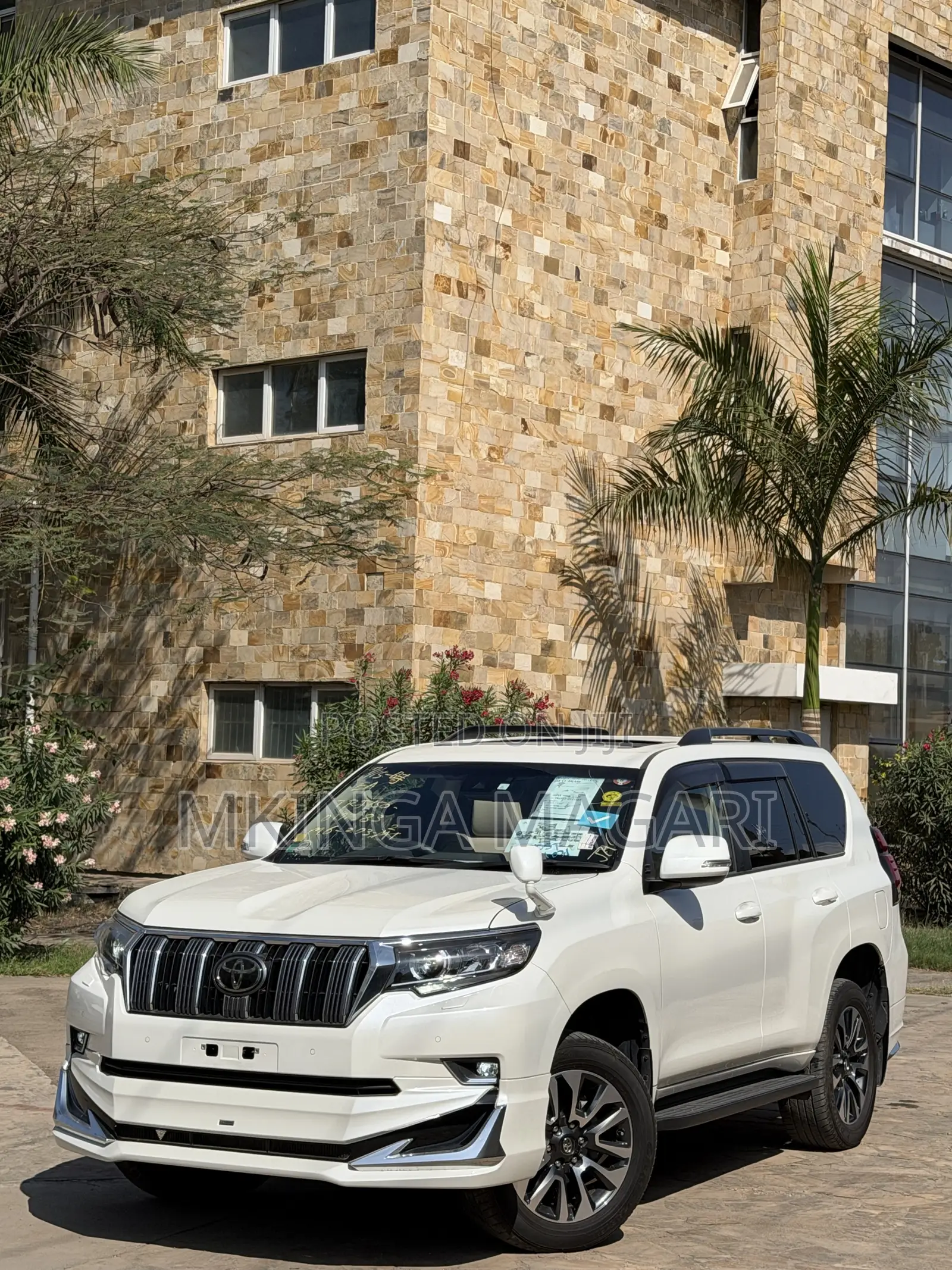 Toyota Land Cruiser Prado 2023 White