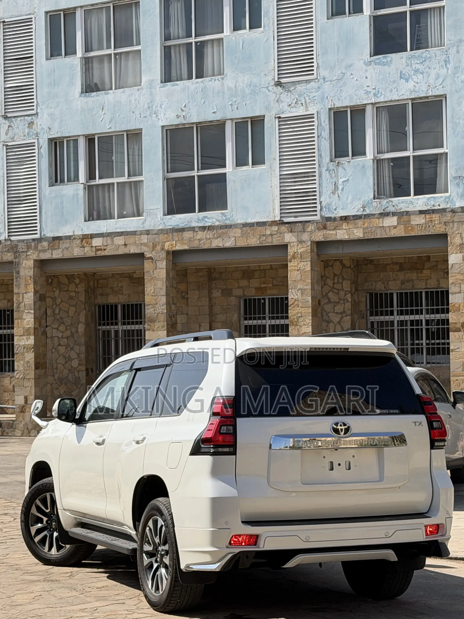 Toyota Land Cruiser Prado 2023 White