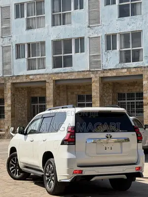 Toyota Land Cruiser Prado 2023 White