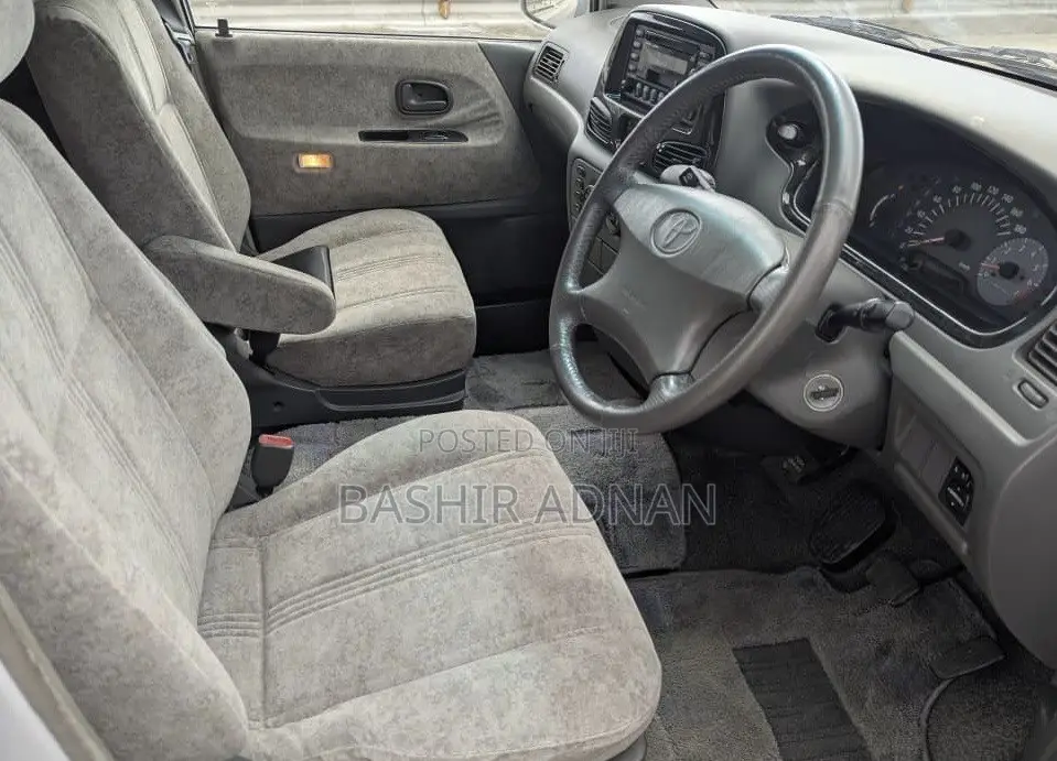 Toyota TownAce Noah 2000 White