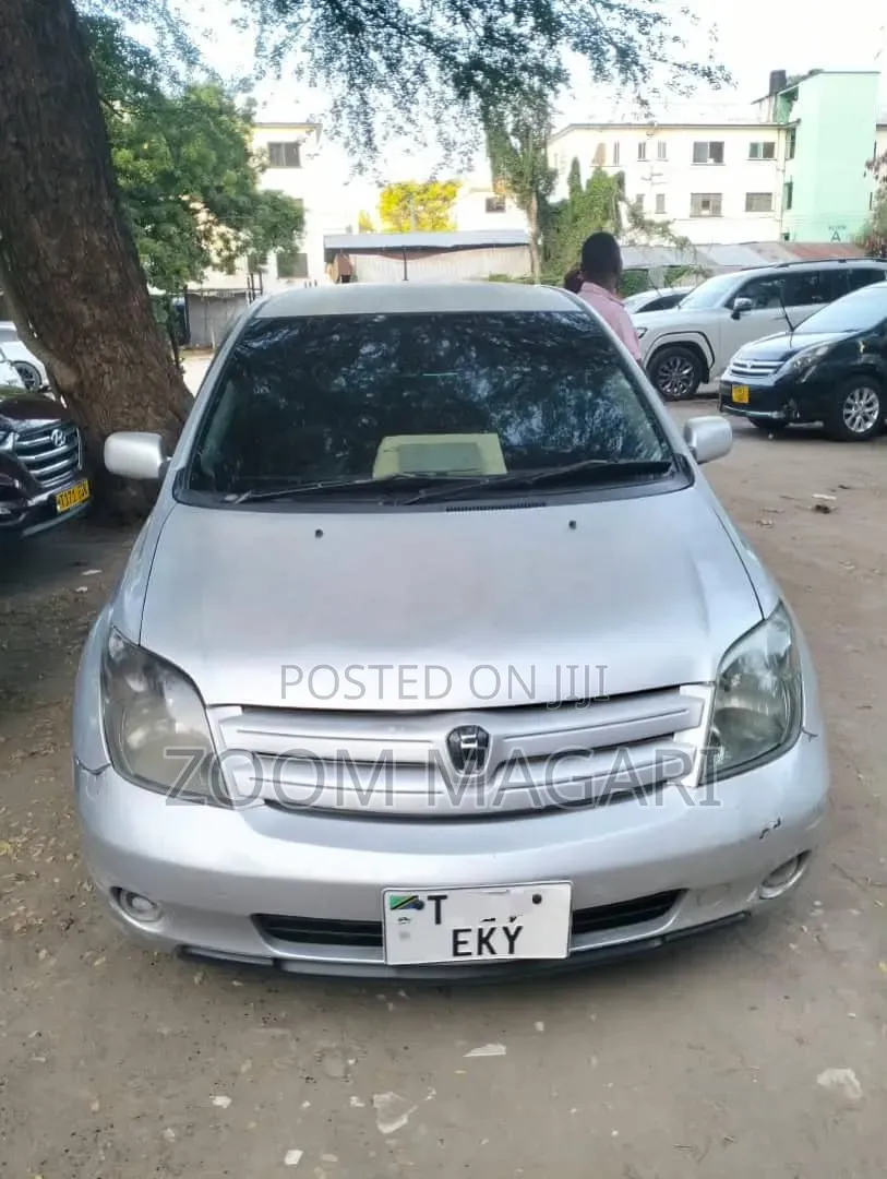 Toyota IST 2006 Silver
