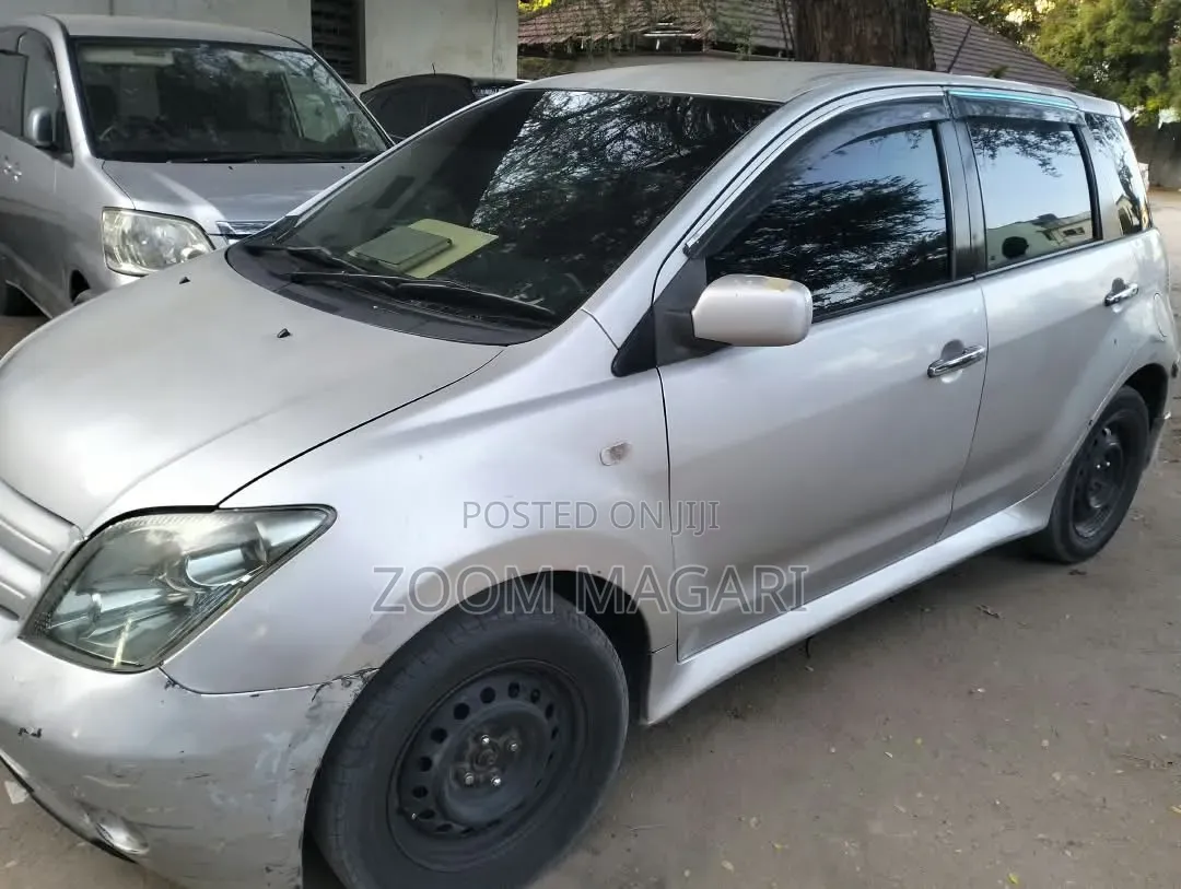 Toyota IST 2006 Silver