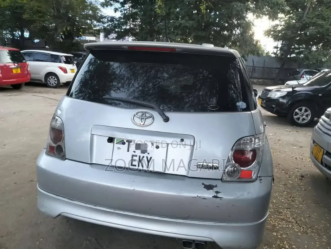 Toyota IST 2006 Silver