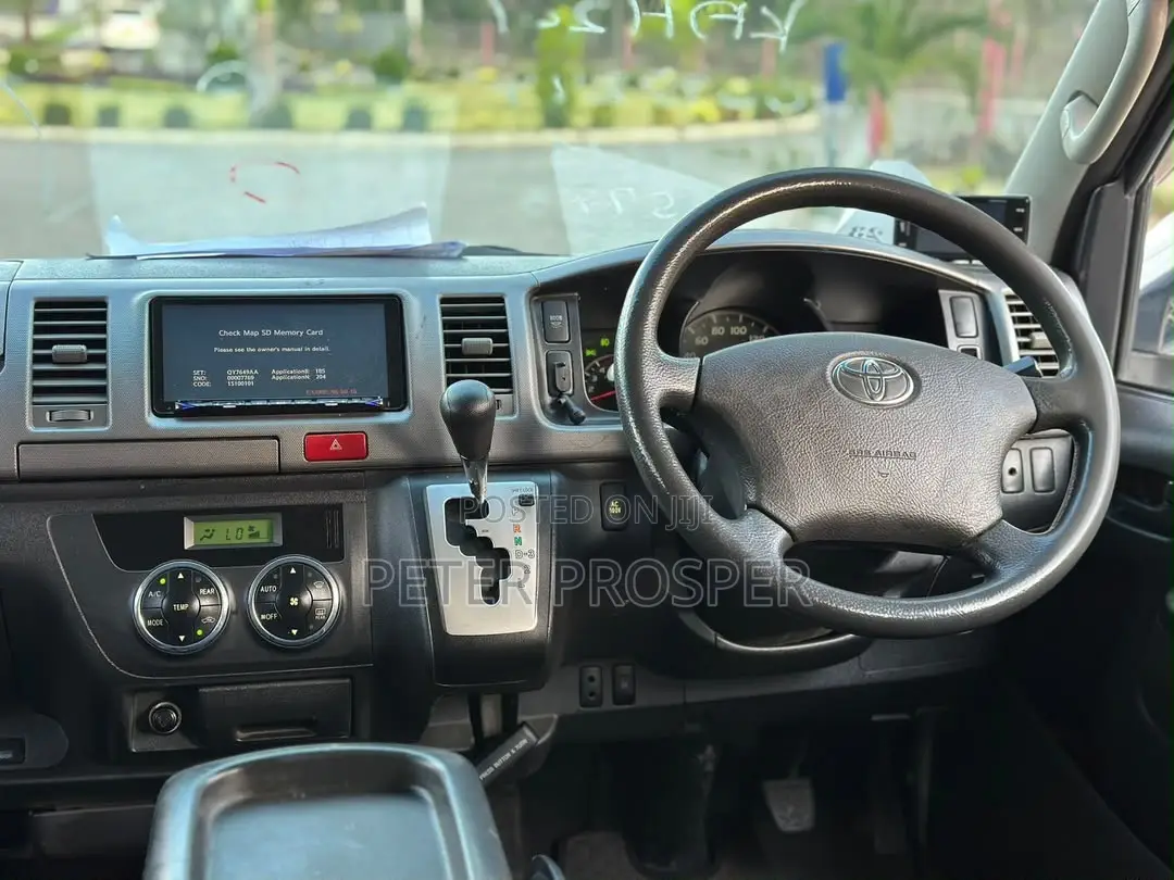 Toyota HiAce 2011 White