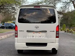 Toyota HiAce 2011 White