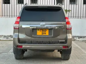 Toyota Land Cruiser Prado 2016 Gray