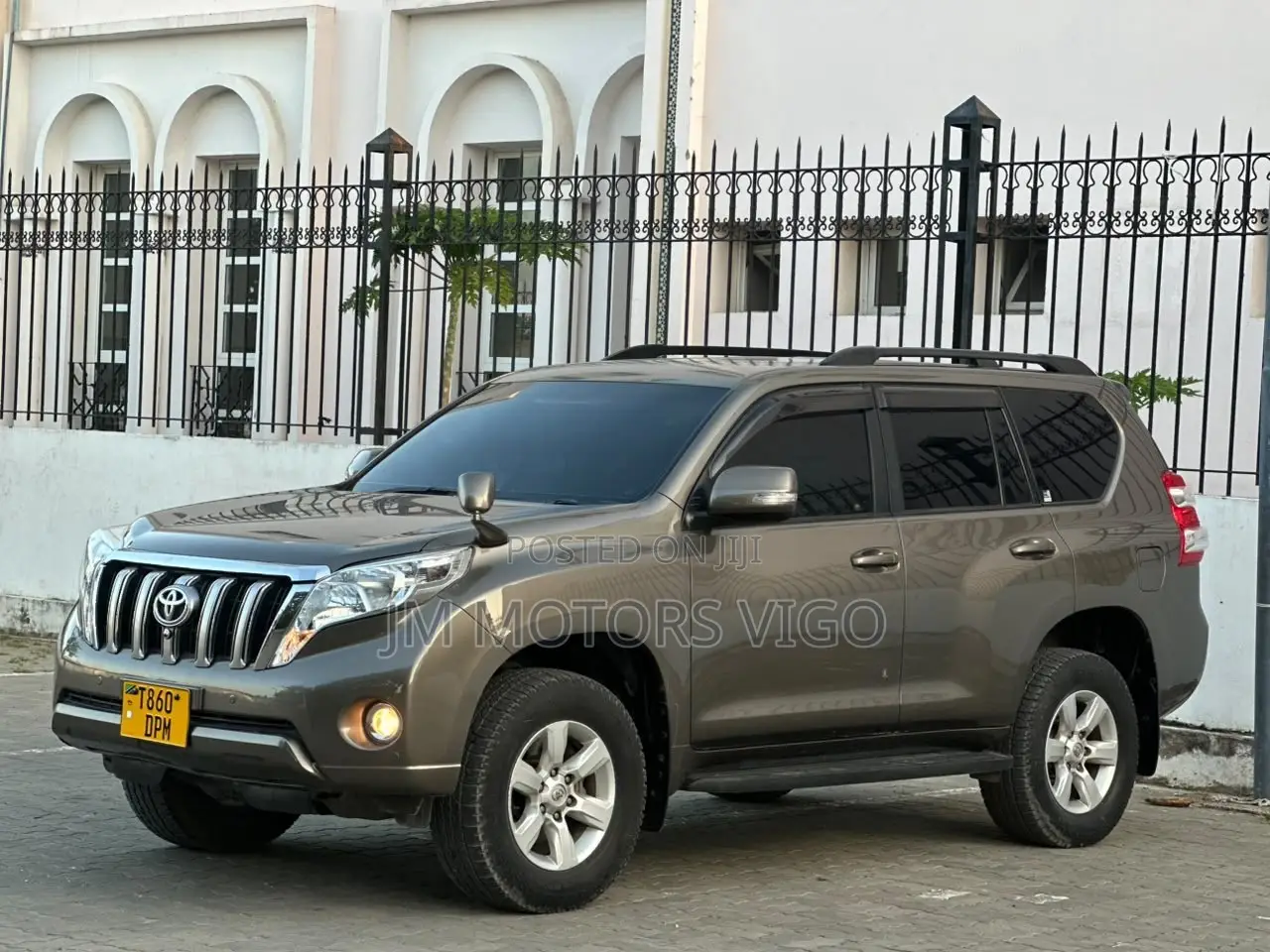 Toyota Land Cruiser Prado 2016 Gray