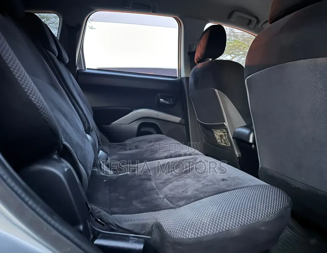 Mitsubishi Outlander 2011 Silver