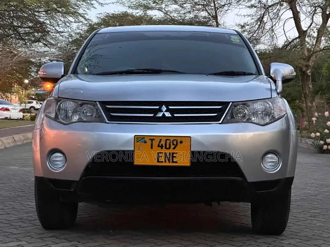 Mitsubishi Outlander 2011 Silver