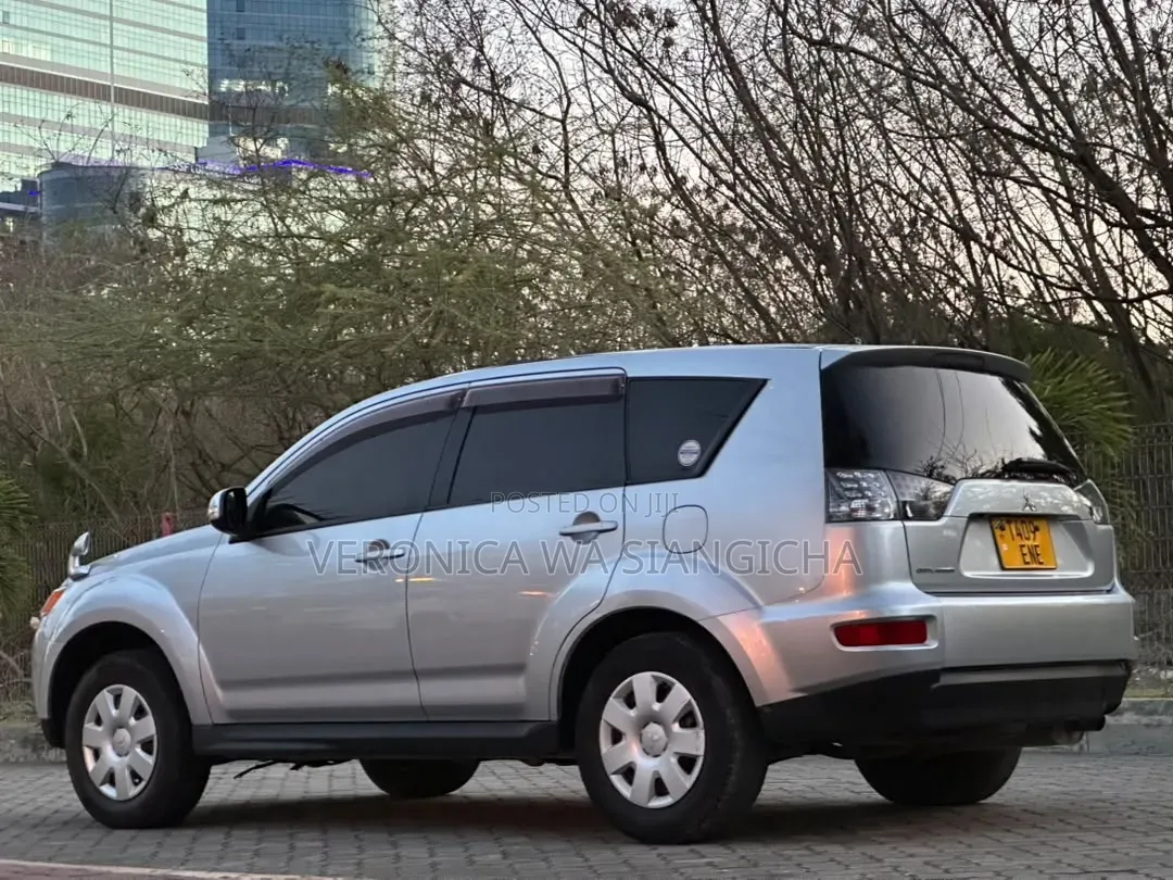 Mitsubishi Outlander 2011 Silver