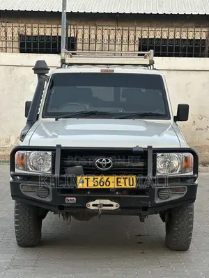 Toyota Land Cruiser 2020 White