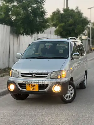 Toyota Noah 2002 Silver