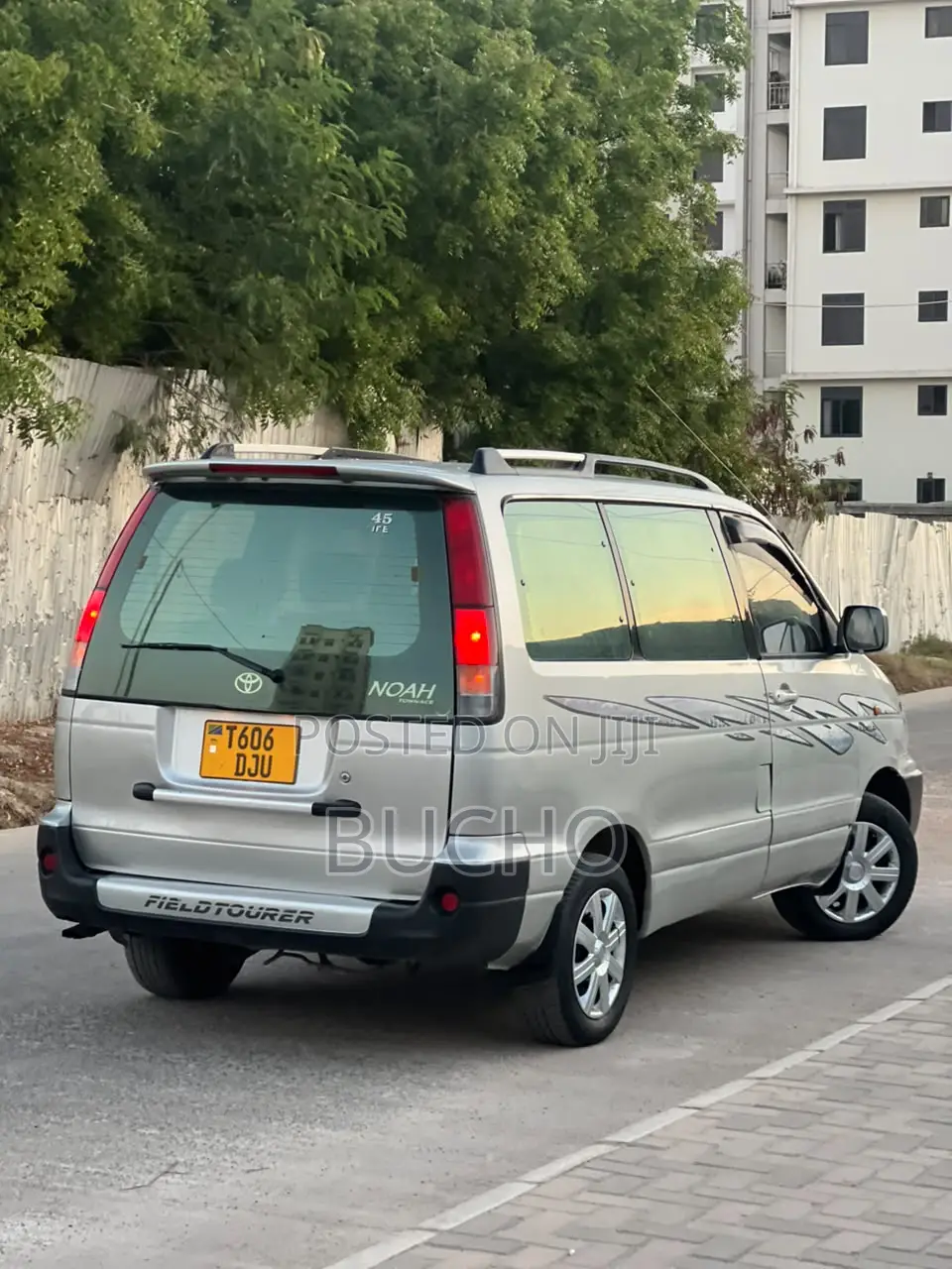 Toyota Noah 2002 Silver
