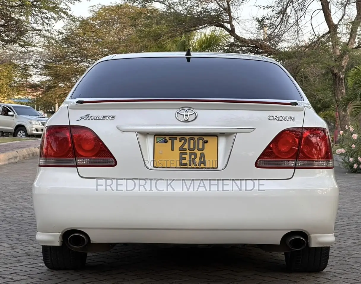 Toyota Crown 2006 White