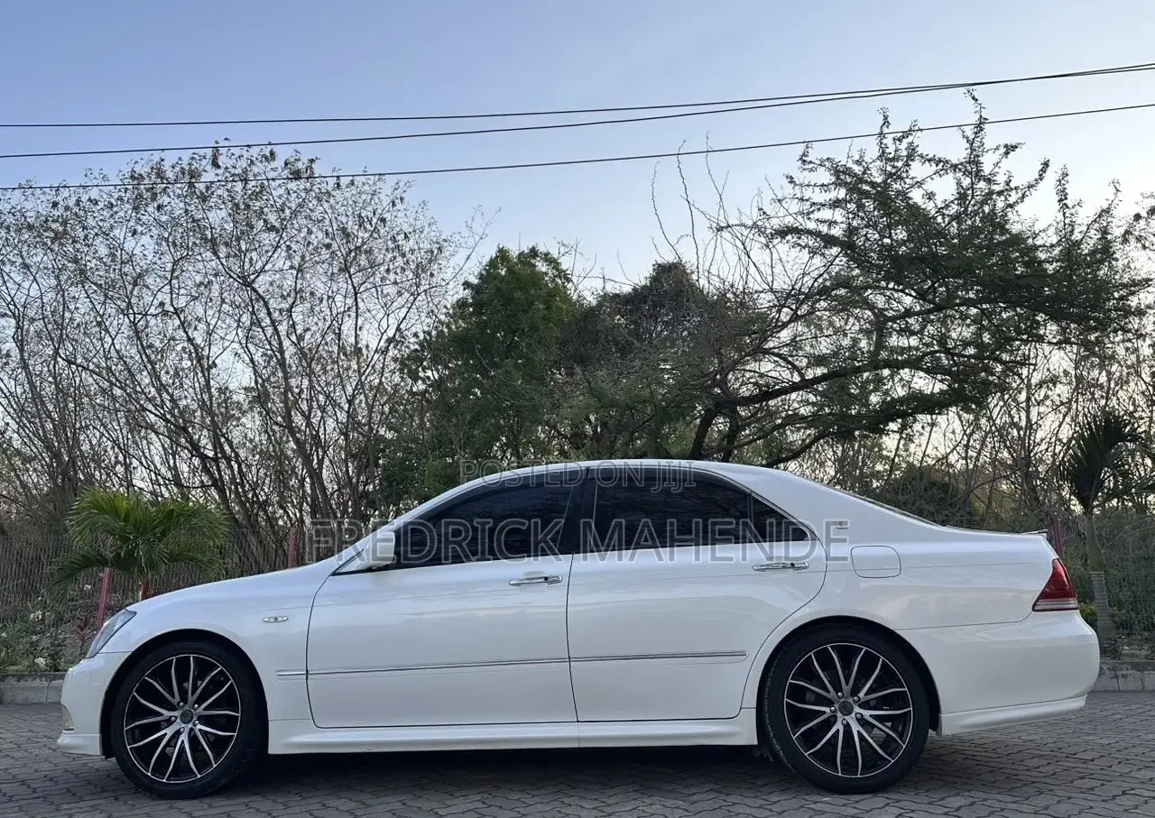 Toyota Crown 2006 White