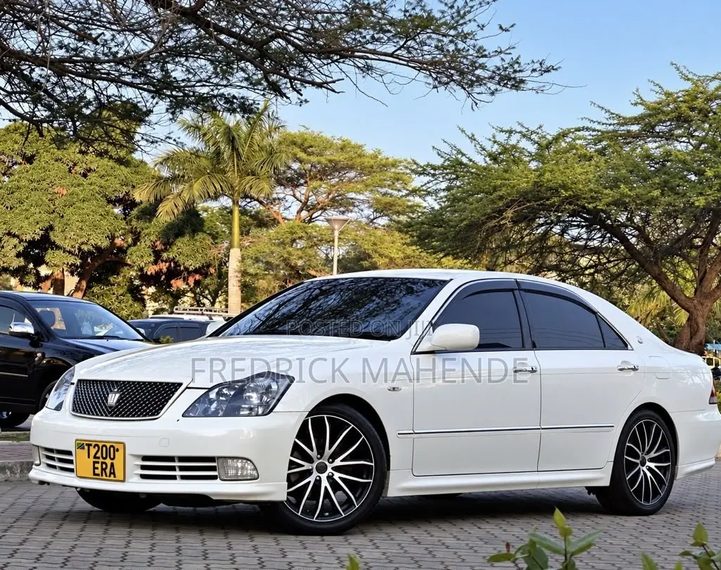 Toyota Crown 2006 White