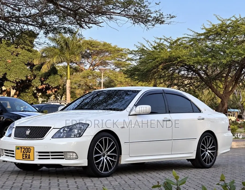 Toyota Crown 2006 White