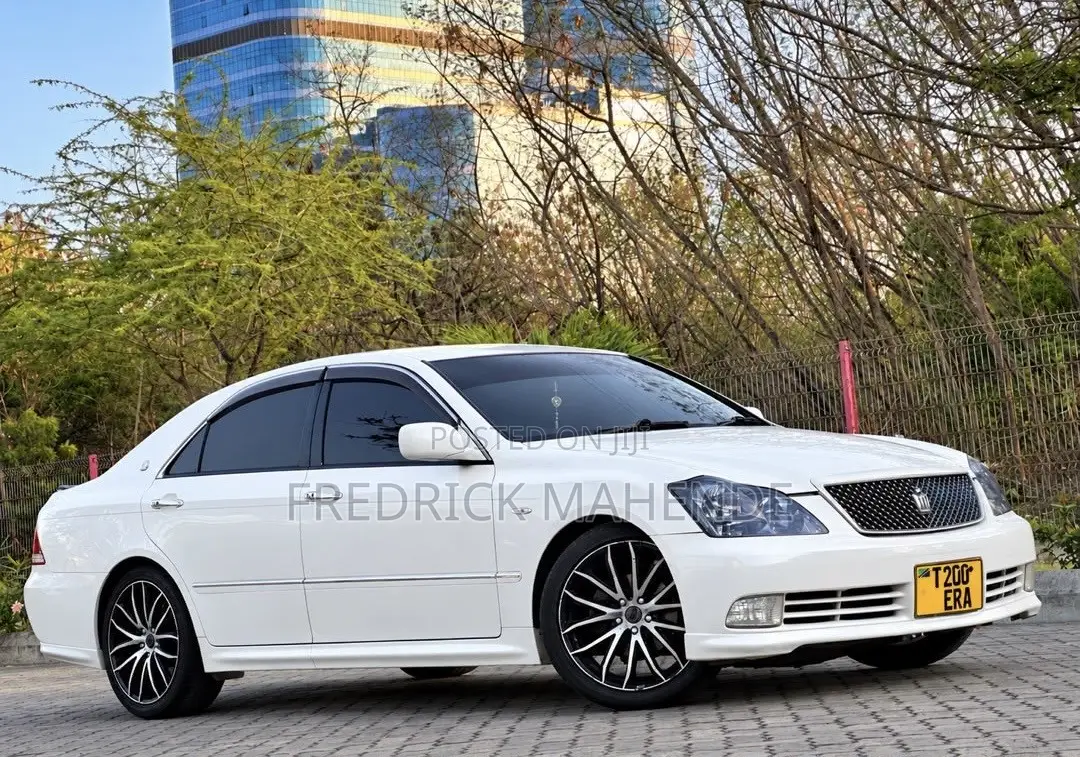 Toyota Crown 2006 White