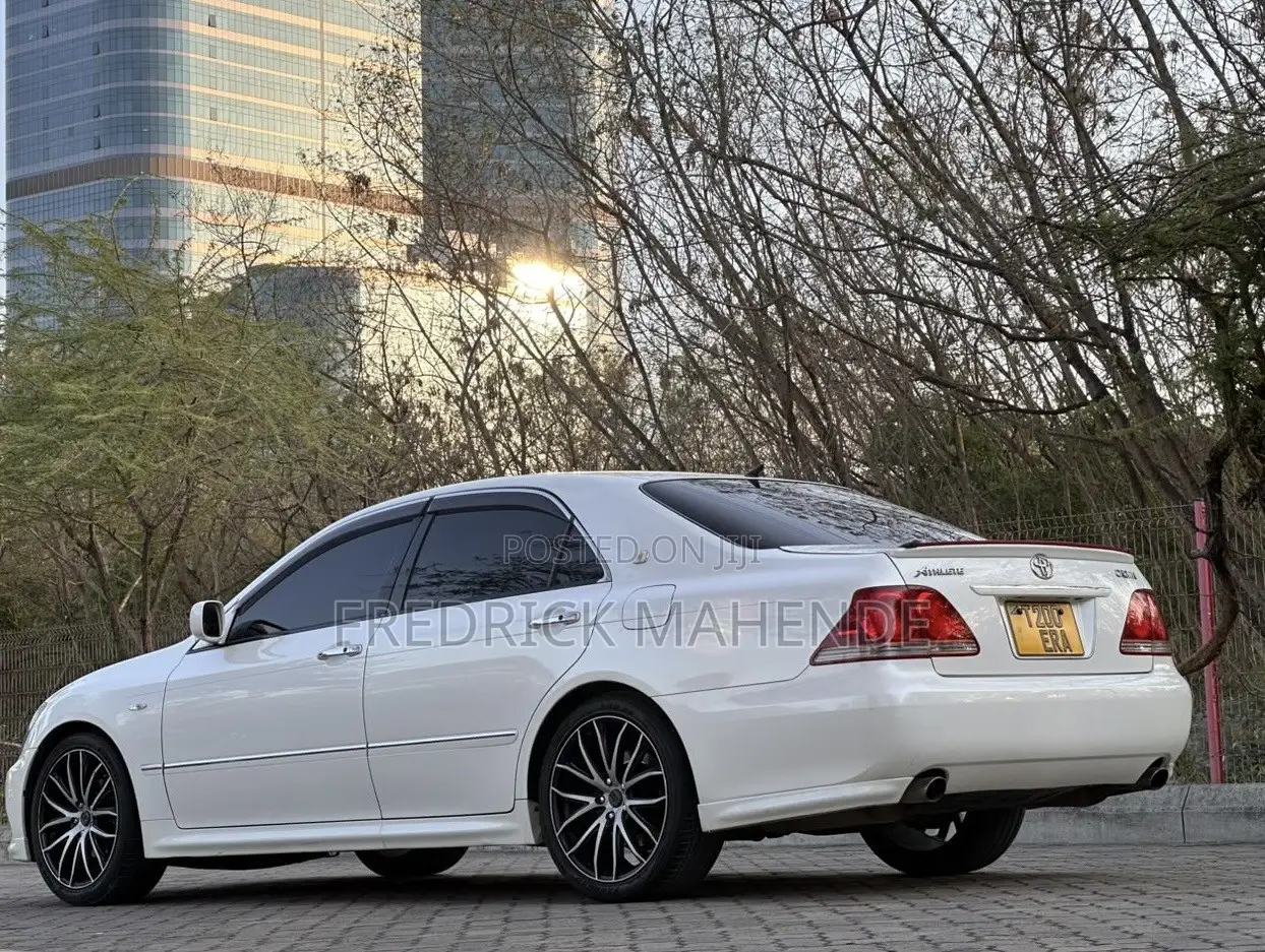 Toyota Crown 2006 White