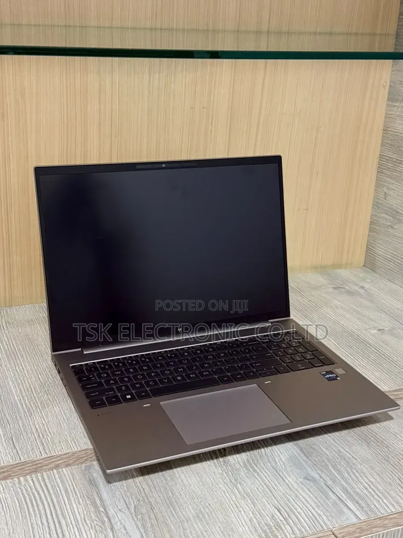 New Laptop HP ZBook Firefly 14 G10 16GB Intel Core i7 SSD 512GB