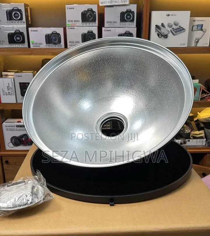 Studio Beauty Dish Reflector With Honeycomb Grid & Diffuser