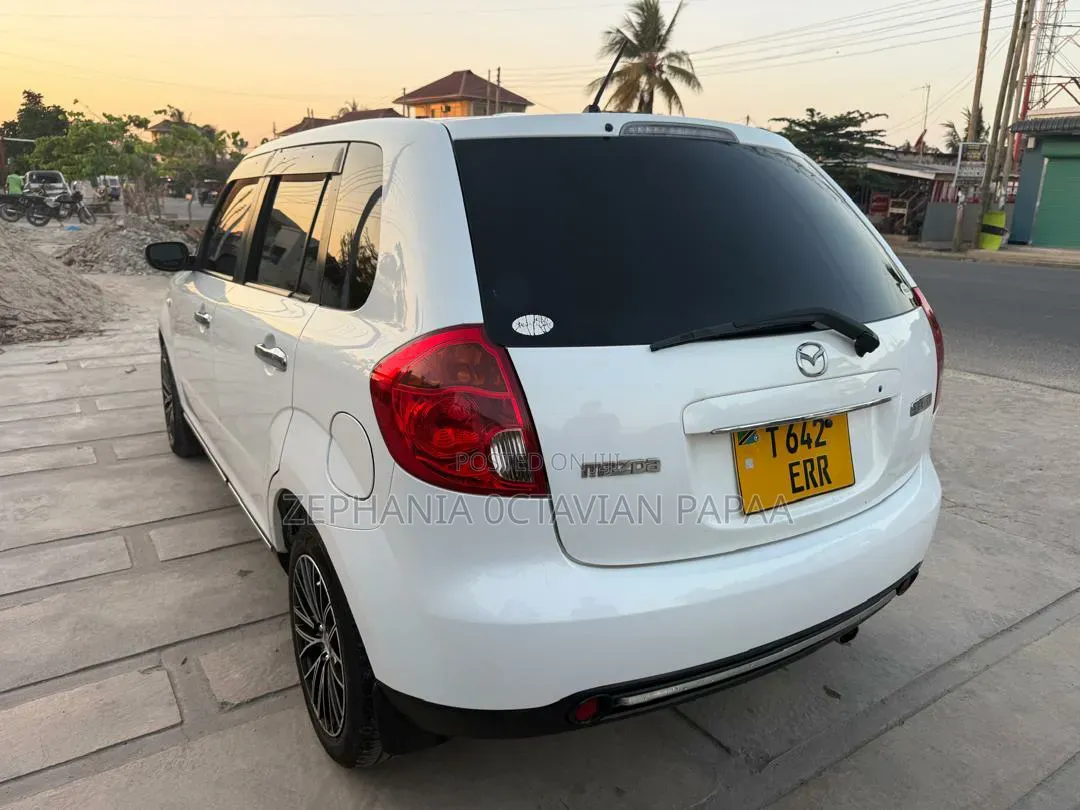 Mazda Verisa 2007 White