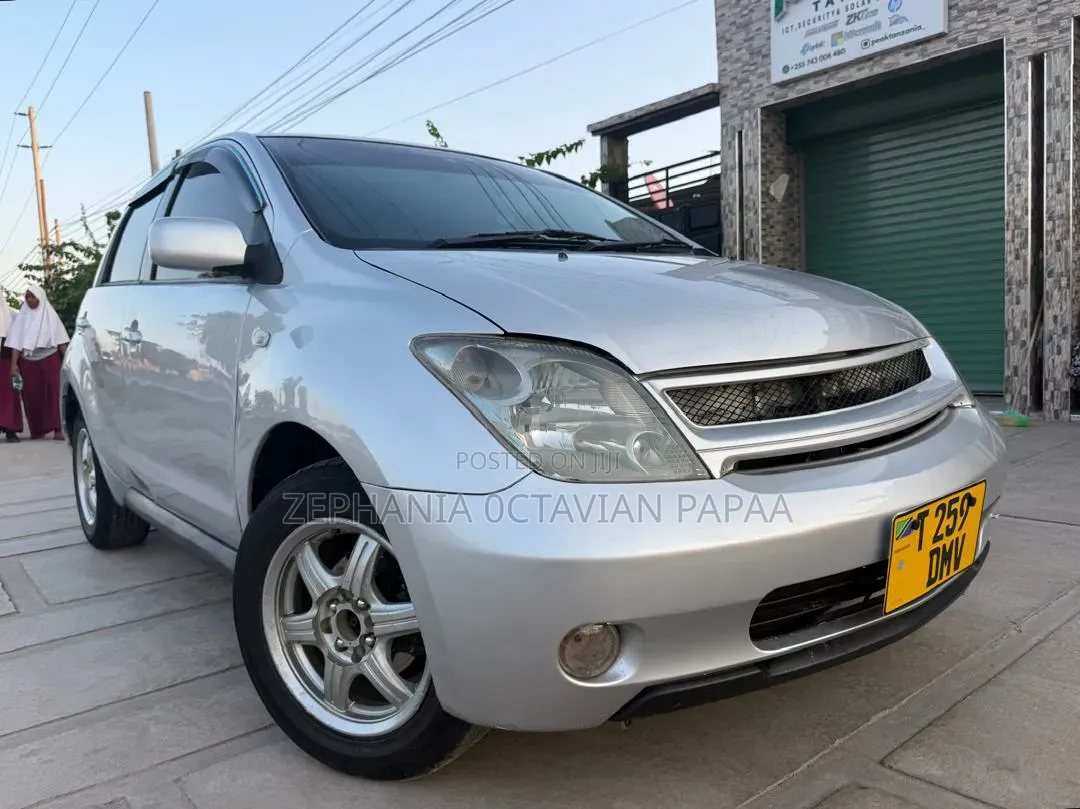 Toyota IST 2003 Silver
