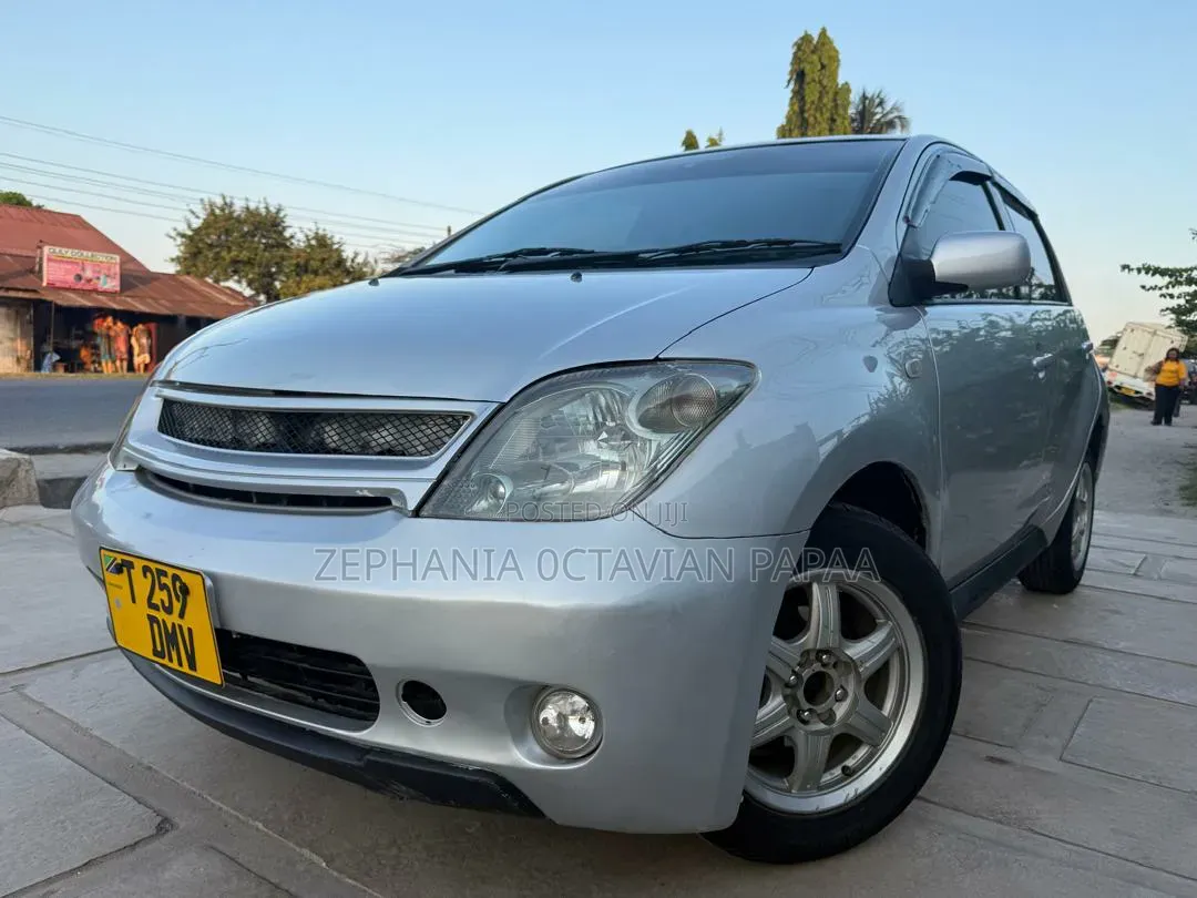 Toyota IST 2003 Silver