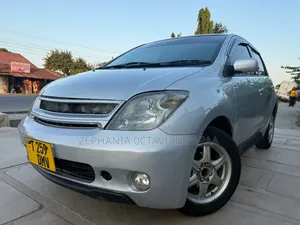 Toyota IST 2003 Silver