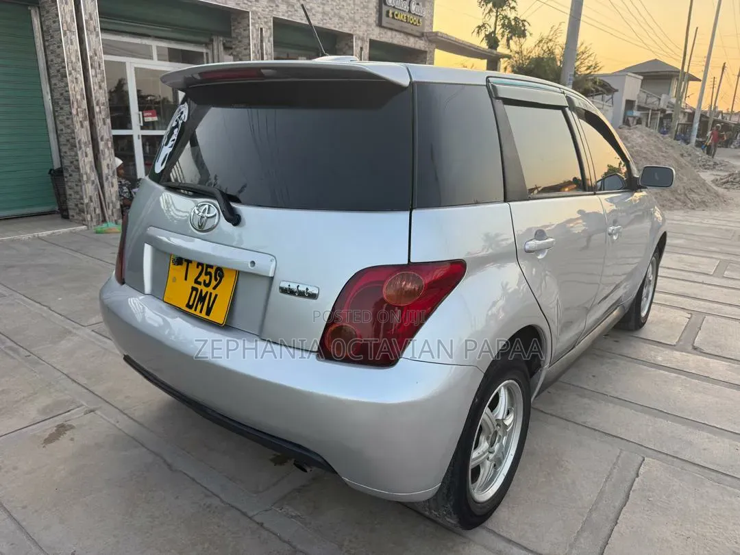 Toyota IST 2003 Silver