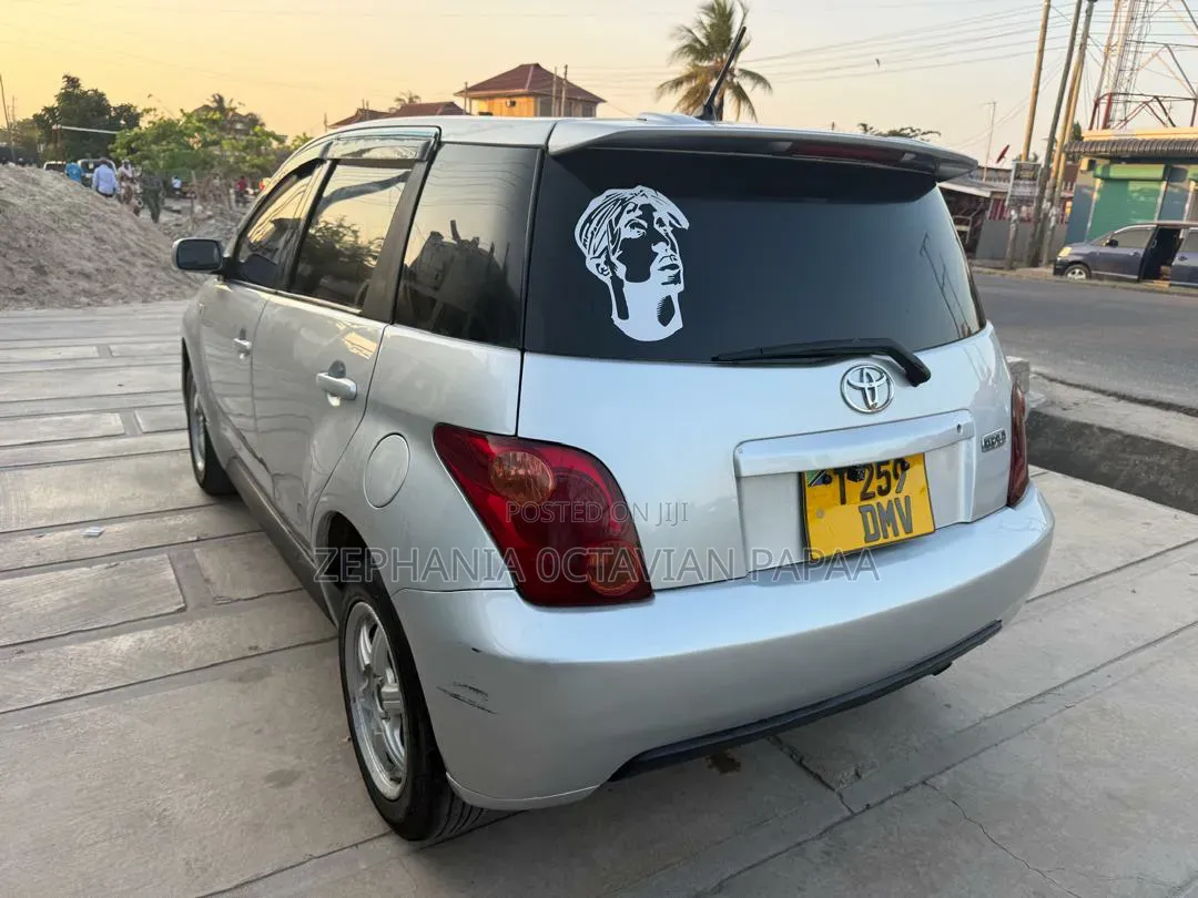 Toyota IST 2003 Silver