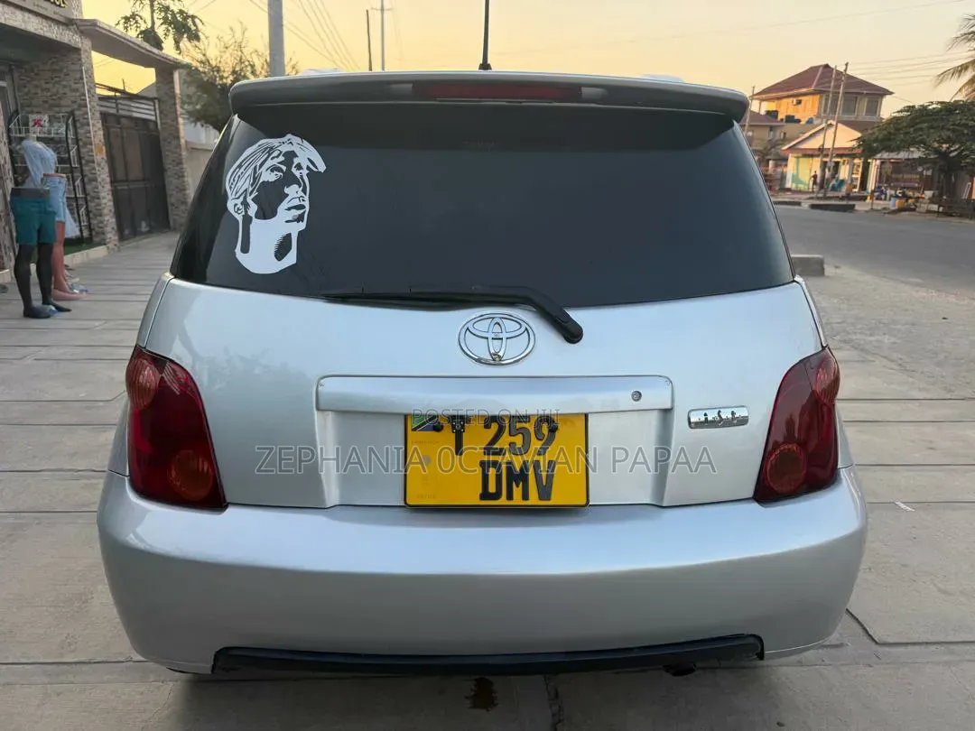 Toyota IST 2003 Silver