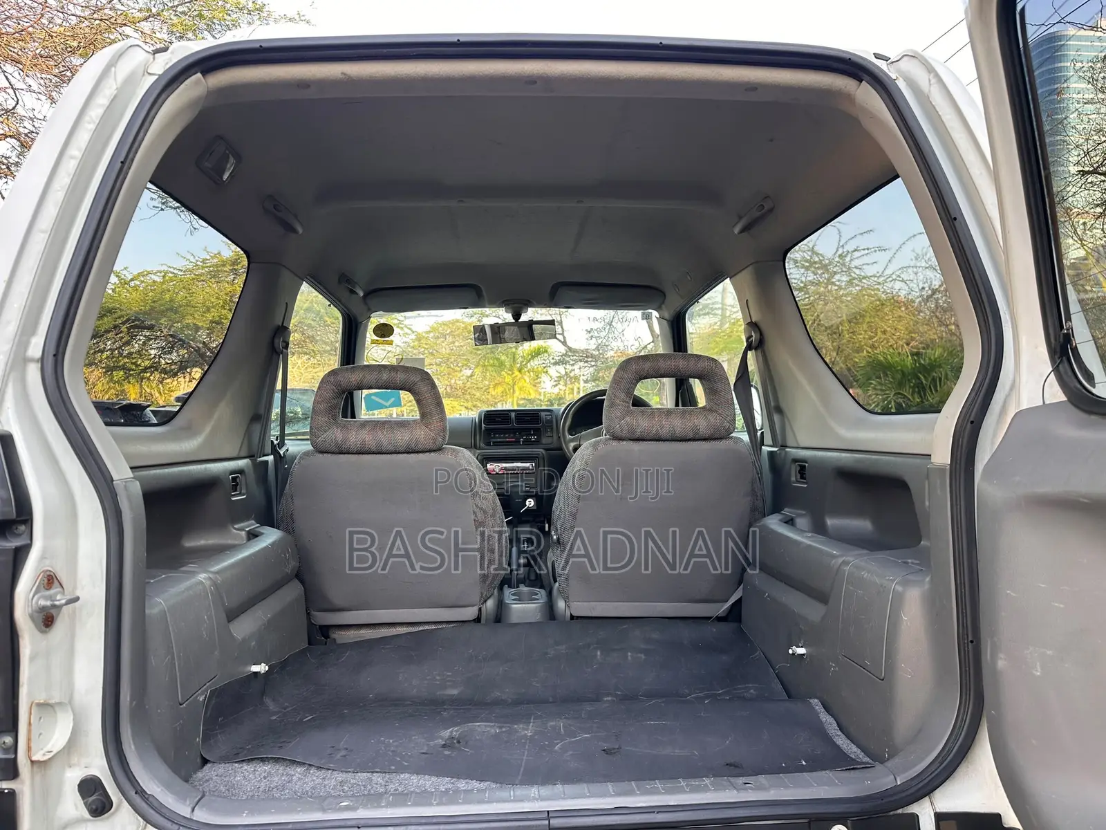 Suzuki Jimny 2000 Pearl