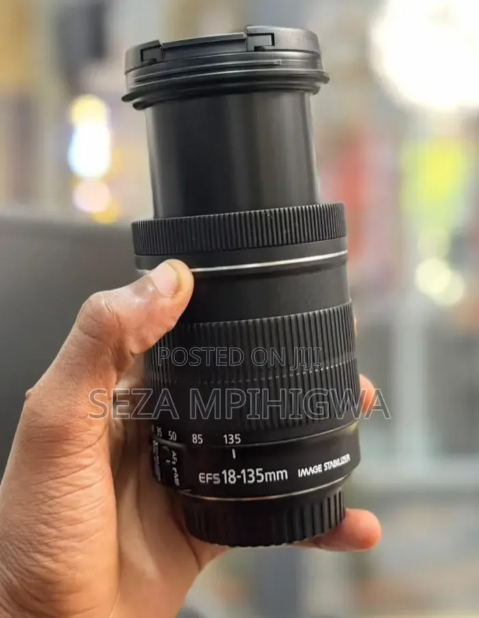 Canon EF-S 18-135mm F/3.5-5.6 IS Lens - All-in-One Zoom Lens