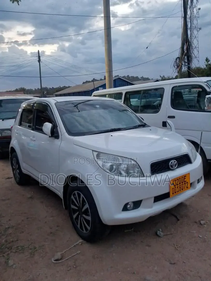 Toyota Rush 2010 White