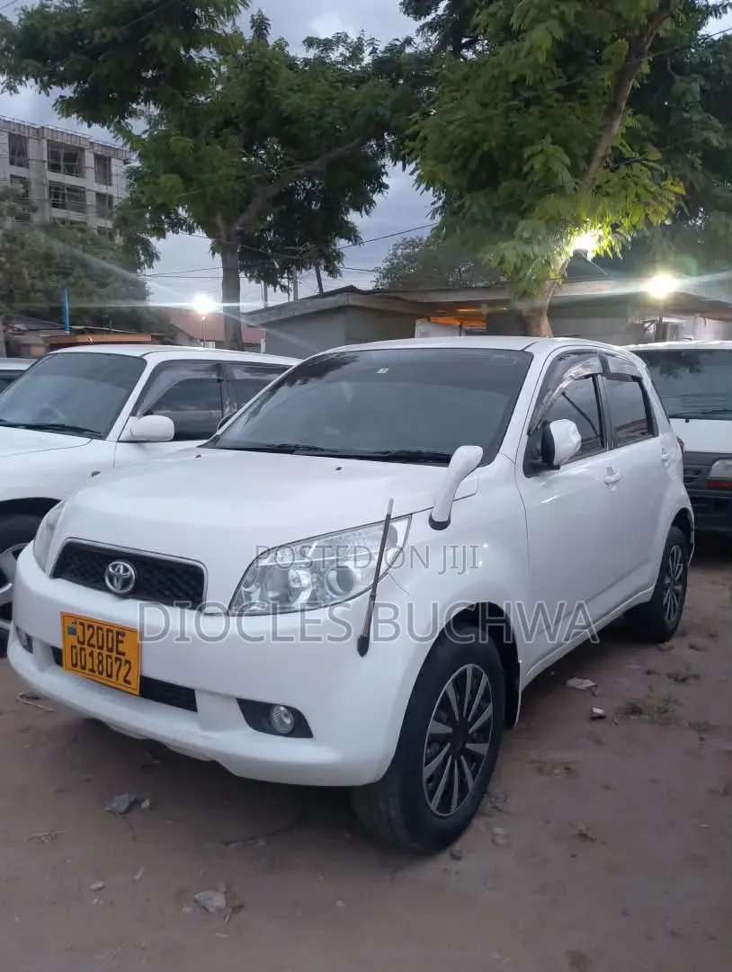 Toyota Rush 2010 White