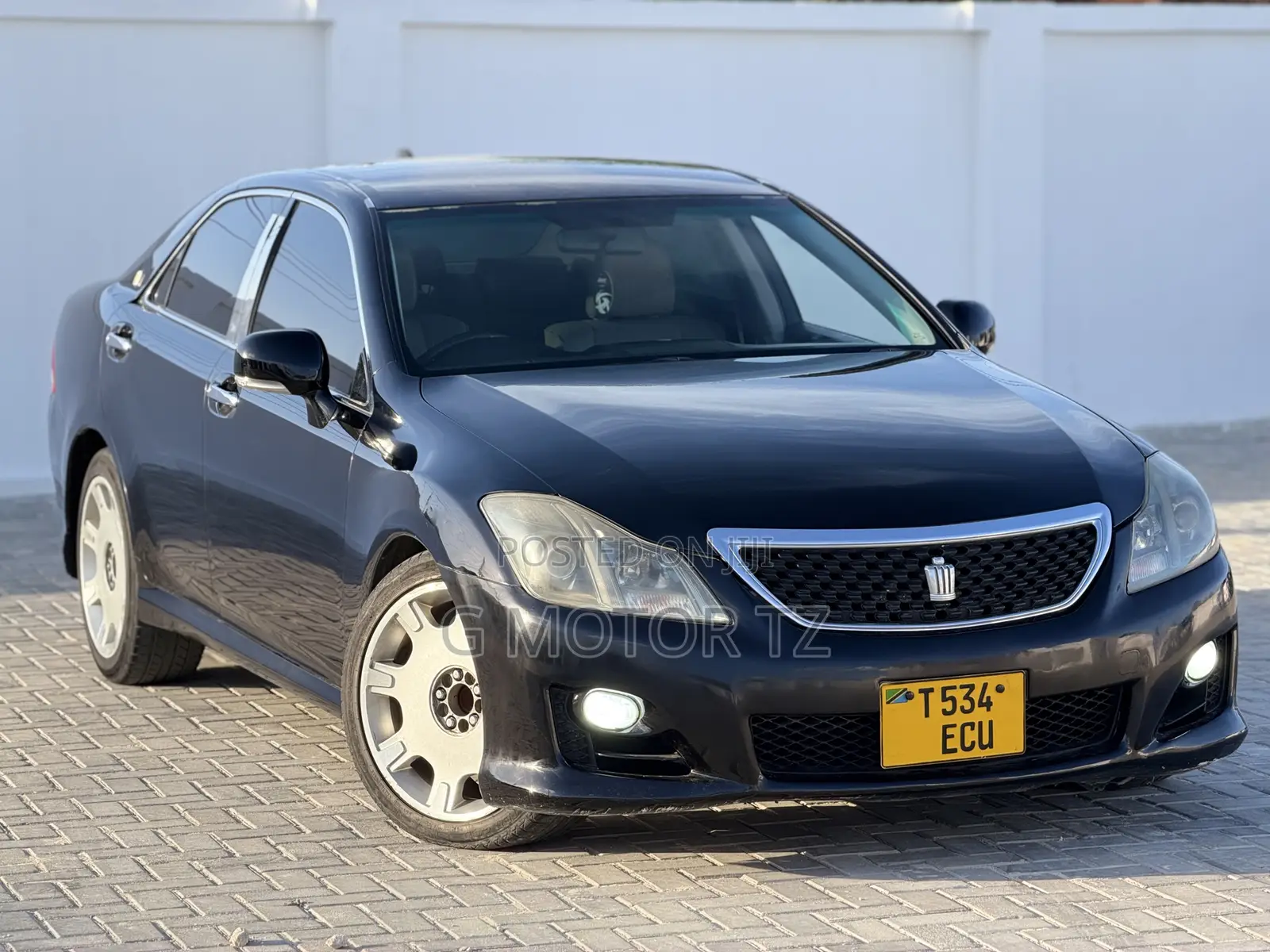 Toyota Crown 2010 Black