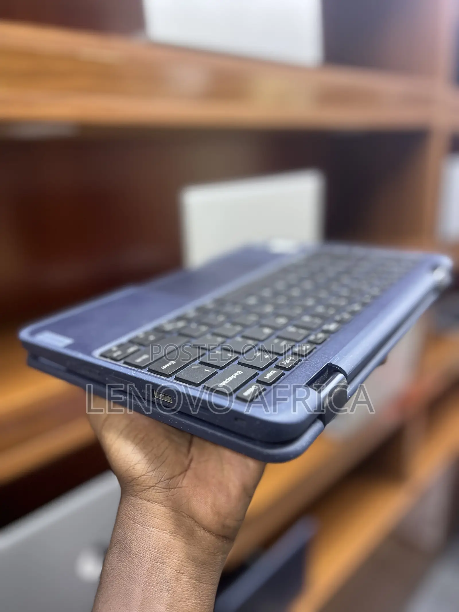 Laptop Lenovo IdeaPad 100 4GB Intel Pentium SSD 128GB