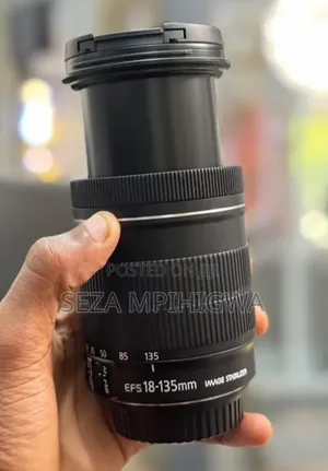 Canon EF-S 18-135mm F/3.5-5.6 IS Lens - All-in-One Zoom Lens