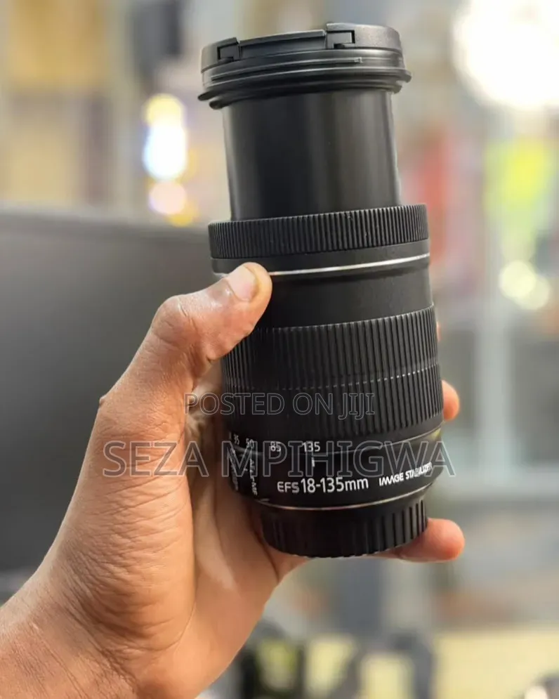 Canon EF-S 18-135mm F/3.5-5.6 IS Lens - All-in-One Zoom Lens