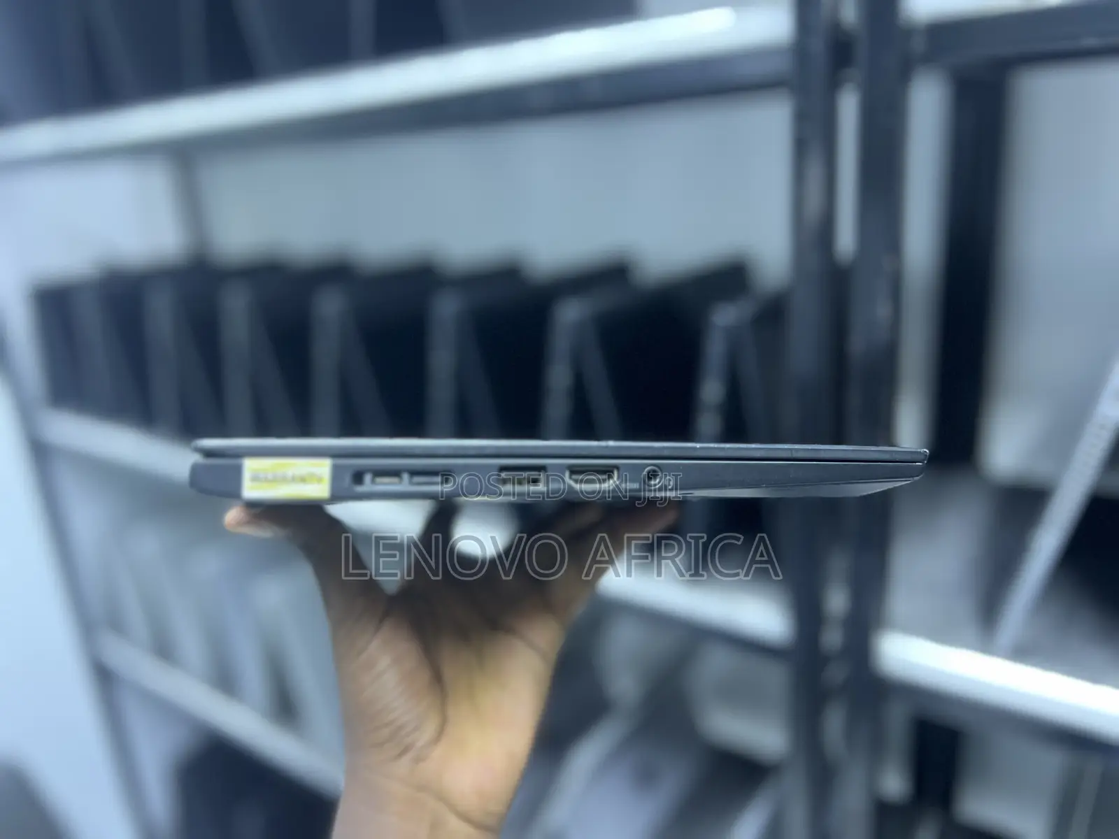Laptop Lenovo 500e 4GB Intel Atom SSD 128GB