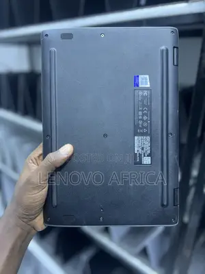Laptop Lenovo 500e 4GB Intel Atom SSD 128GB