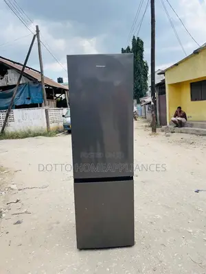 Hisense Friji // 264L // Inagandisha Chini// Juu Inapoza//