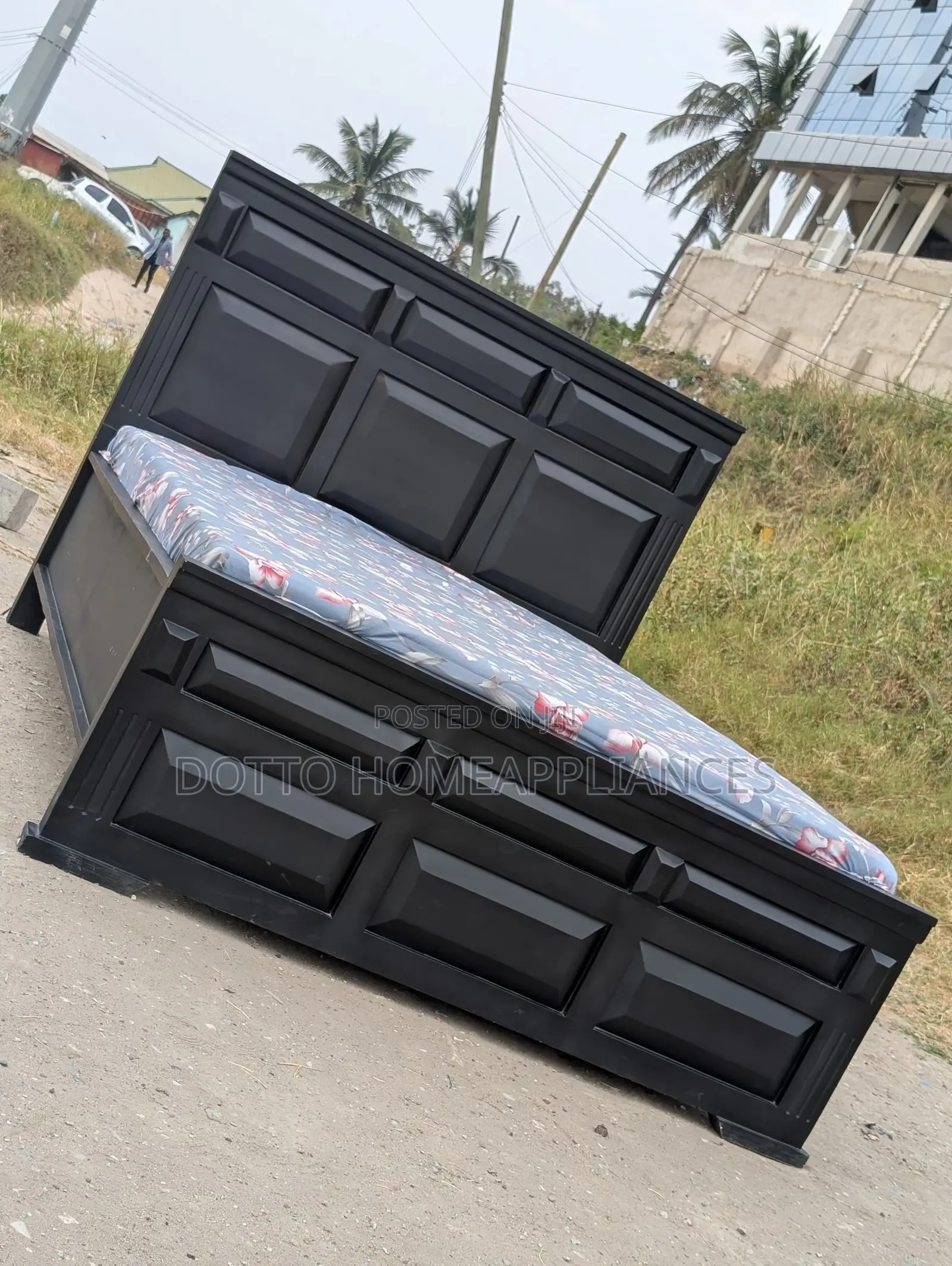 Kitanda Cha Kisas 5/6 Mbao Ngumu Kabisa Vipya Vipo Tayari
