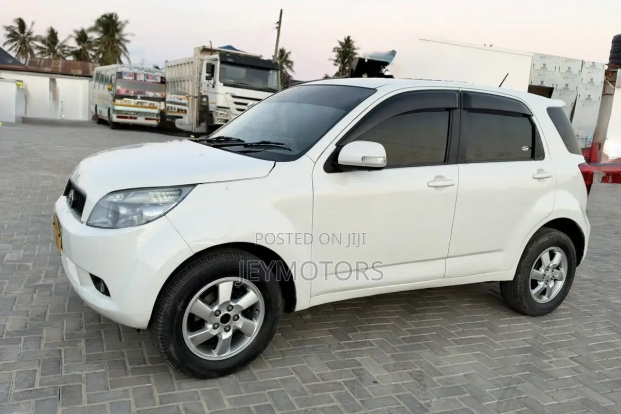 Toyota Rush 2006 White
