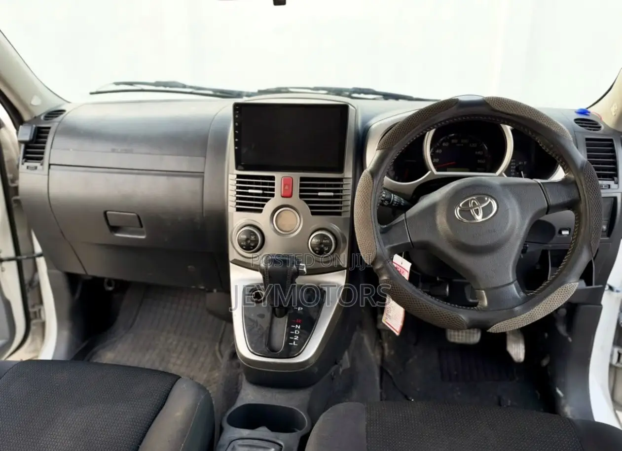 Toyota Rush 2006 White