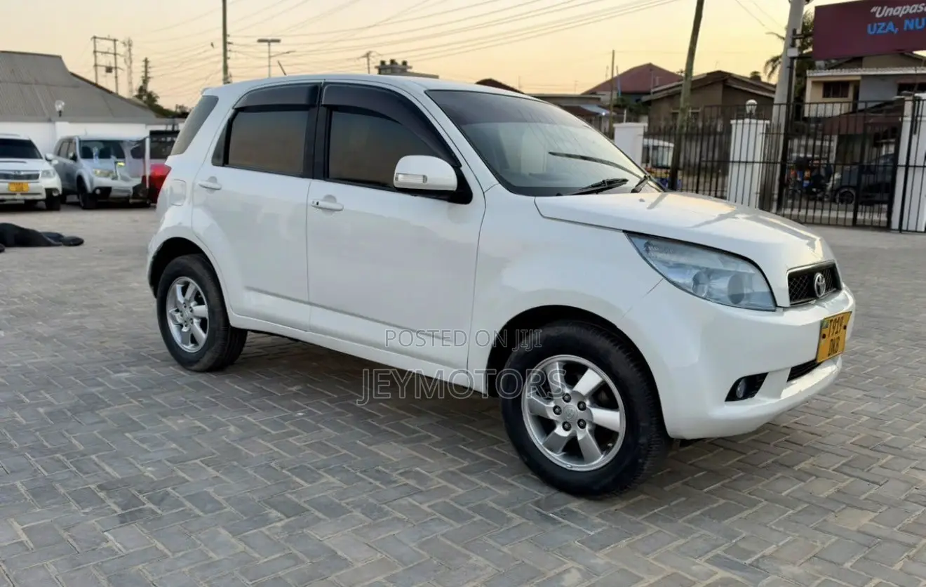 Toyota Rush 2006 White