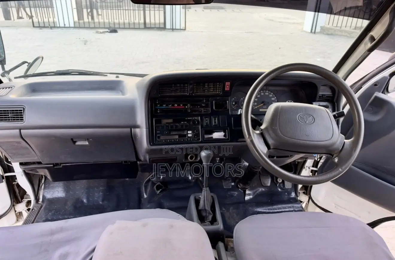 Toyota HiAce 2008 White