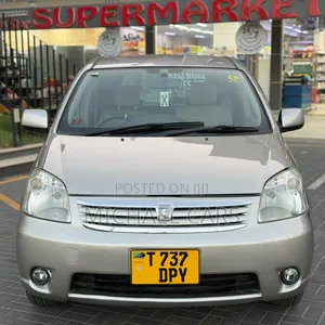 Toyota Raum 2004 Blue