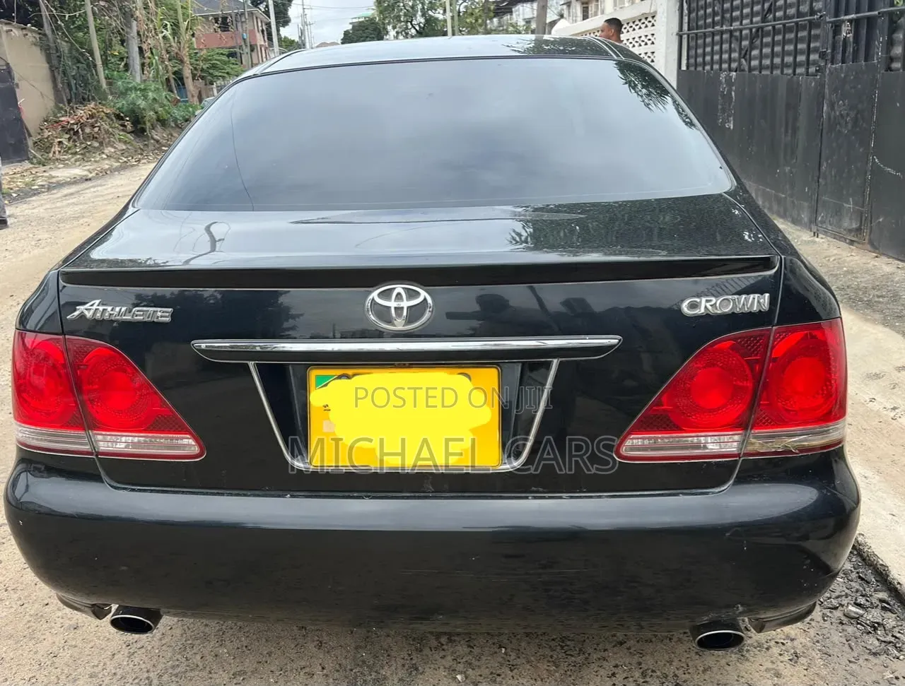 Toyota Crown 2004 Black